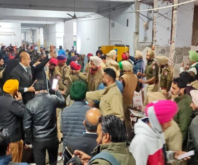 Hindistan'da mahkeme binasında patlama: 2 ölü 5 yaralı